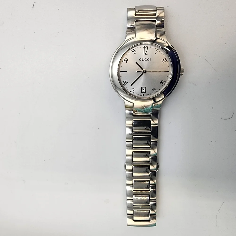 GUCCI 8800M Stainless Steel Swiss Made Watch - Picture 4 of 4